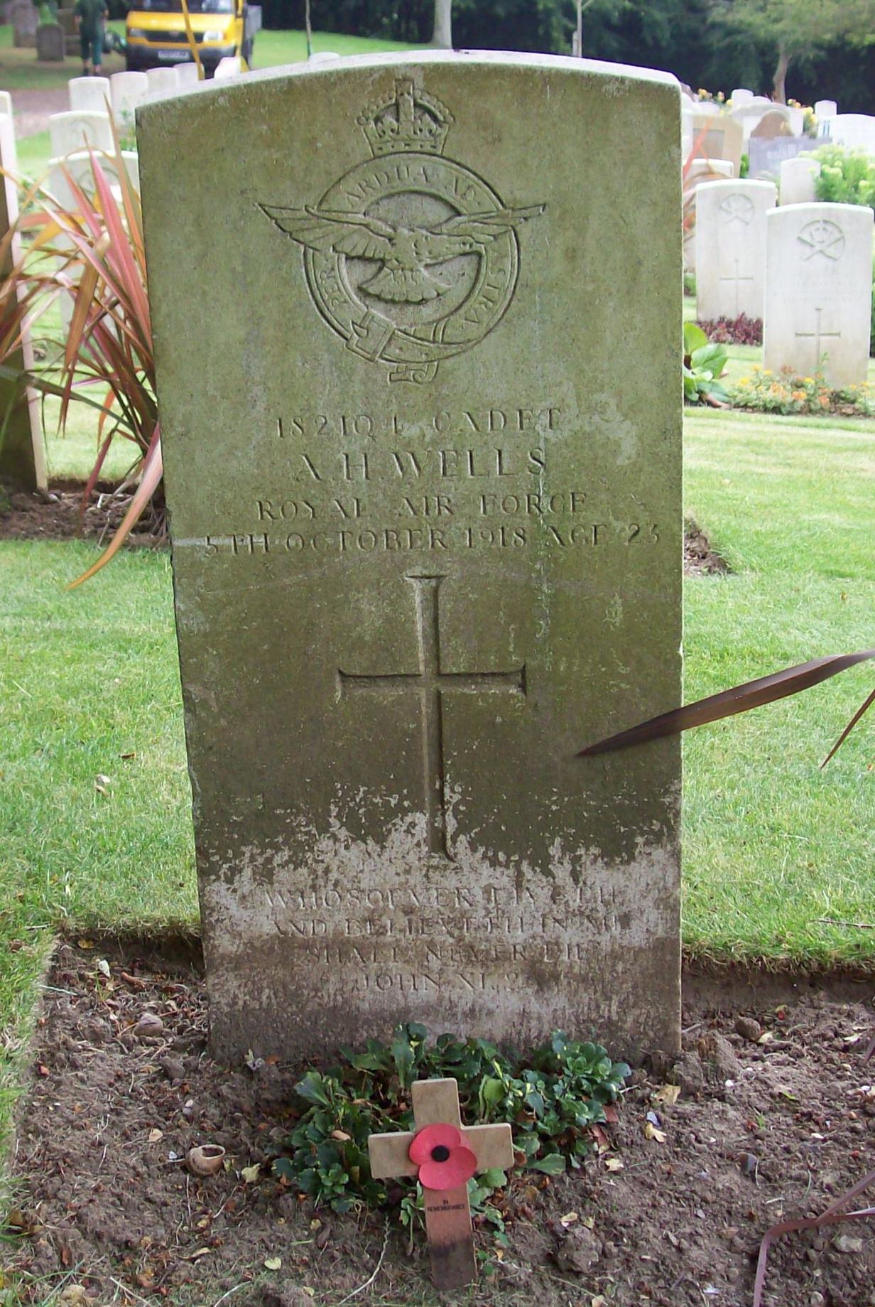 Photo from /search/photos/United Kingdom/Kent/SHORNCLIFFE MILITARY CEMETERY/Wells_AH.jpg.jpg
